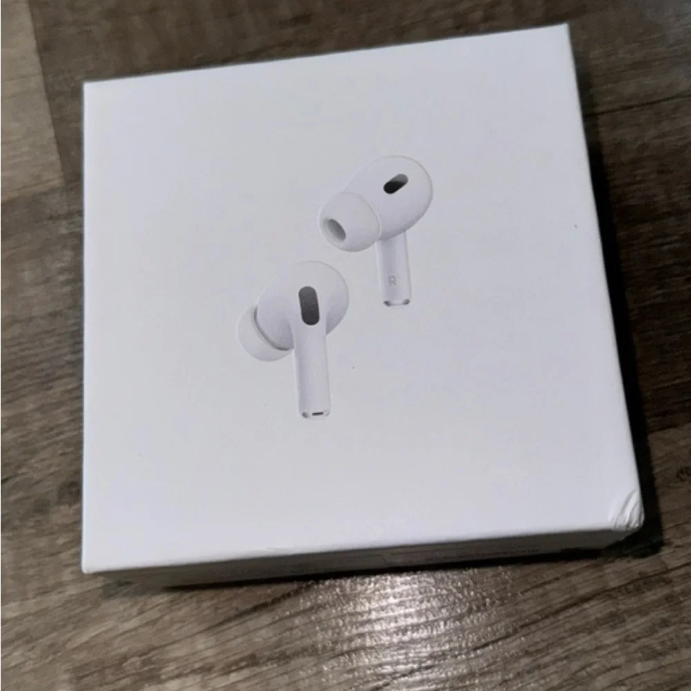 Apple White Wireless Headsets with Contoured Fit and Charging Case